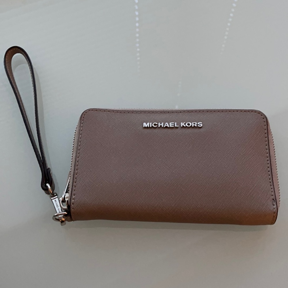 🧡 MICHAEL KORS WALLET WRISTLET